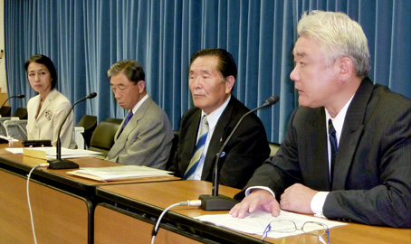 左から長田渚左、池井優、山口良治、太田章の各氏